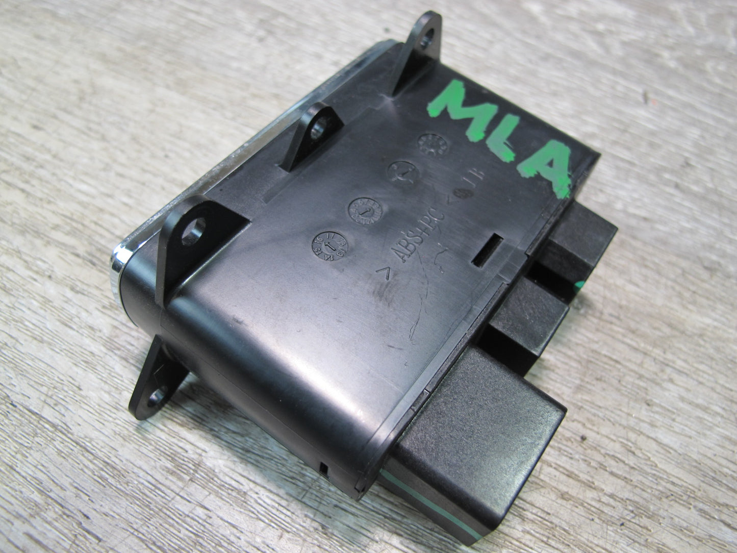 2017-2020 Maserati Levante M161 Center Console USB Port AUX Jack Socket