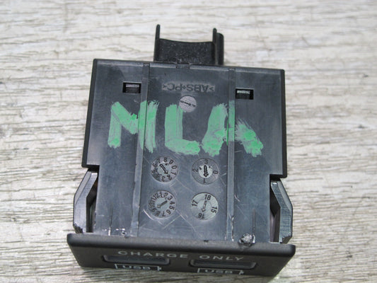 2017-2020 Maserati Levante M161 Rear Center Console USB Charging Port