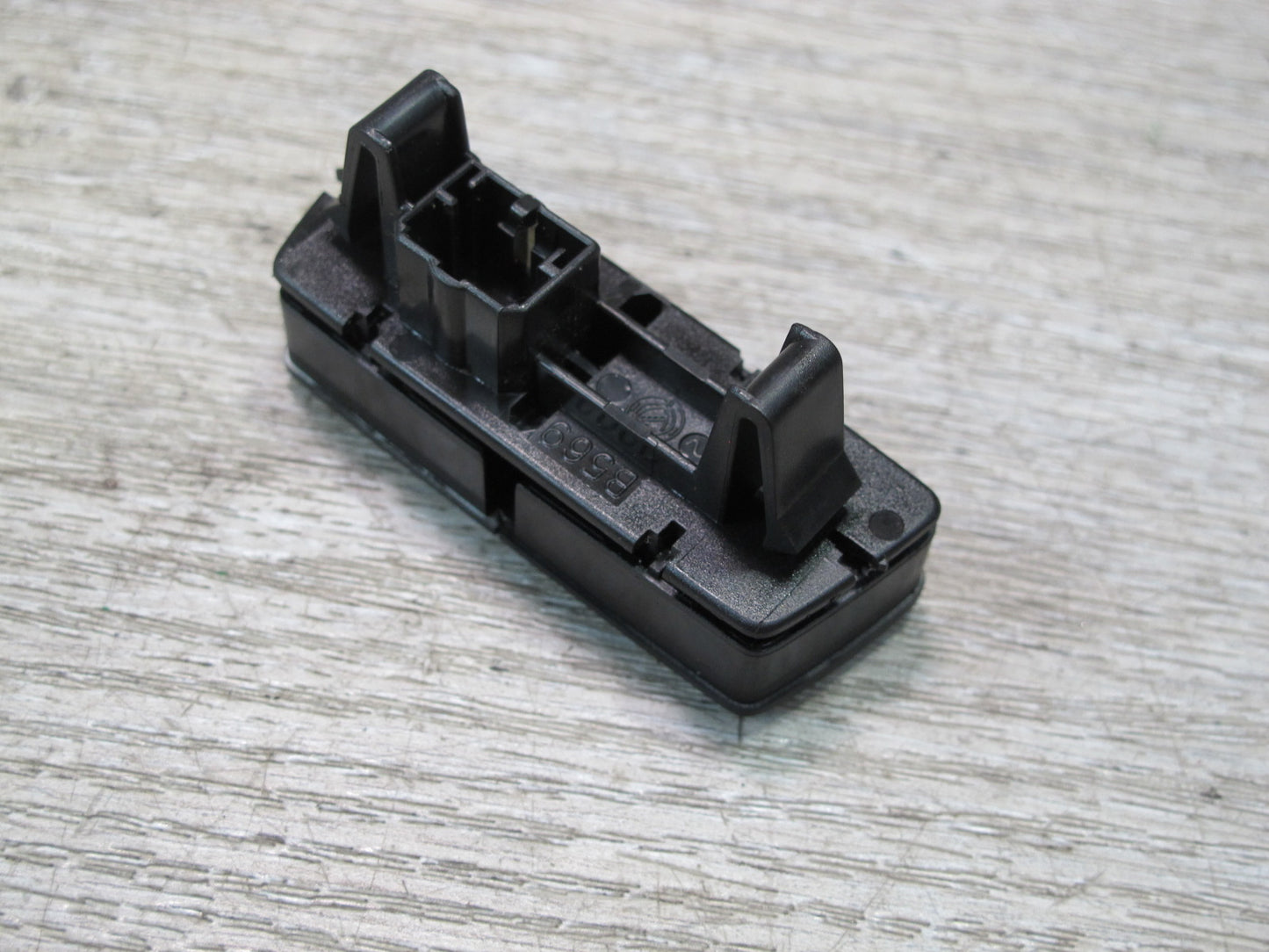 2017-2020 Maserati Levante M161 Trunk & Door Open Release Button Switch