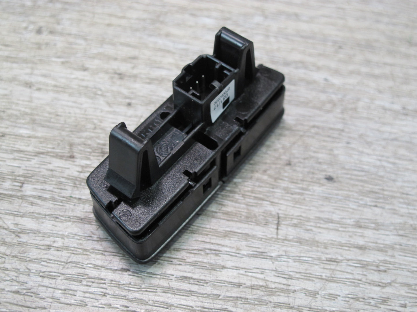 2017-2020 Maserati Levante M161 Trunk & Door Open Release Button Switch