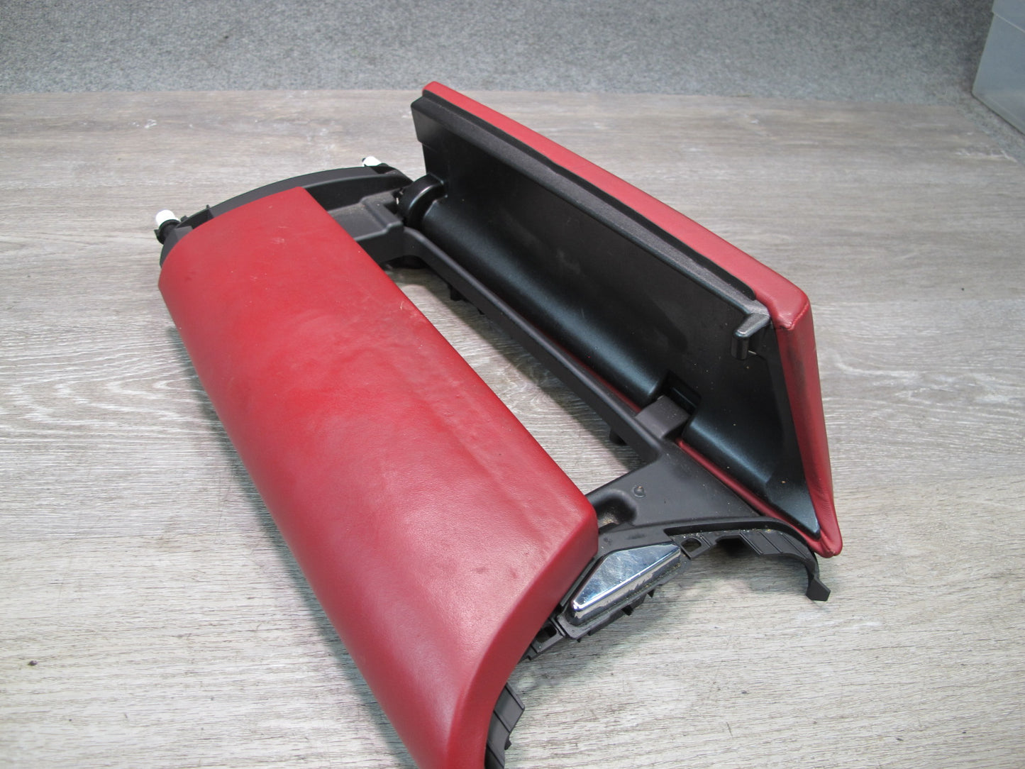 2017-2020 Maserati Levante M161 Center Console Leather Armrest Lid Cover RED