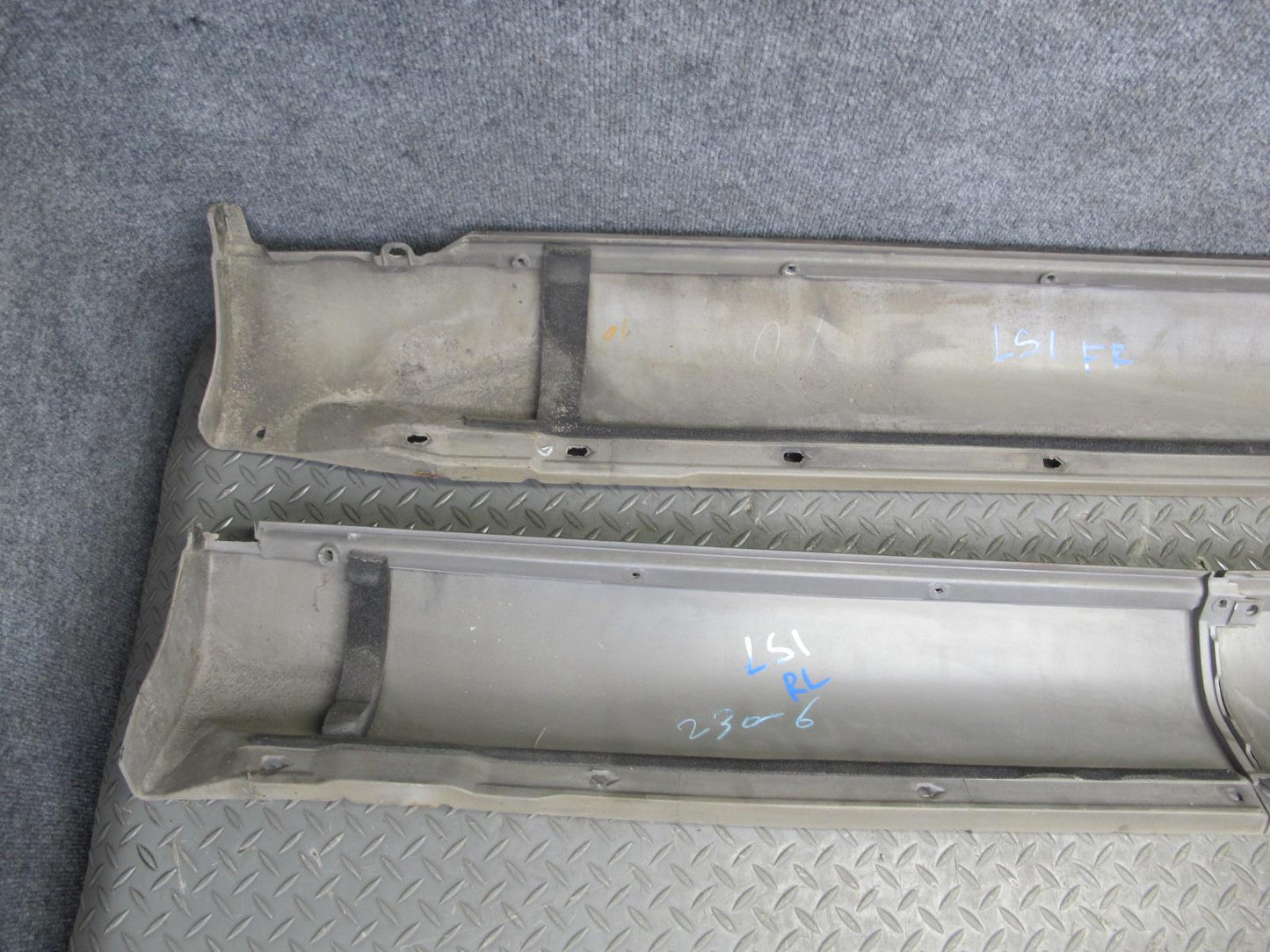 95-97 Lexus UCF20L LS400 Set of 4 Side Skirt Rocker Panel Molding Set Beige OEM