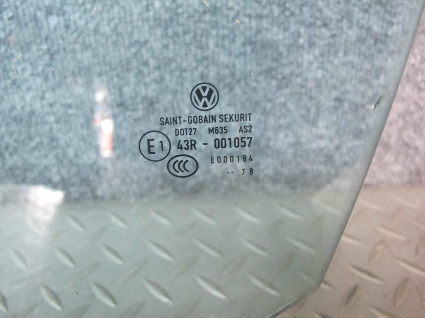 06-09 VW Golf MK5 R32 GTI Rabbit 2-DR Front Left Driver Door Glass Window OEM