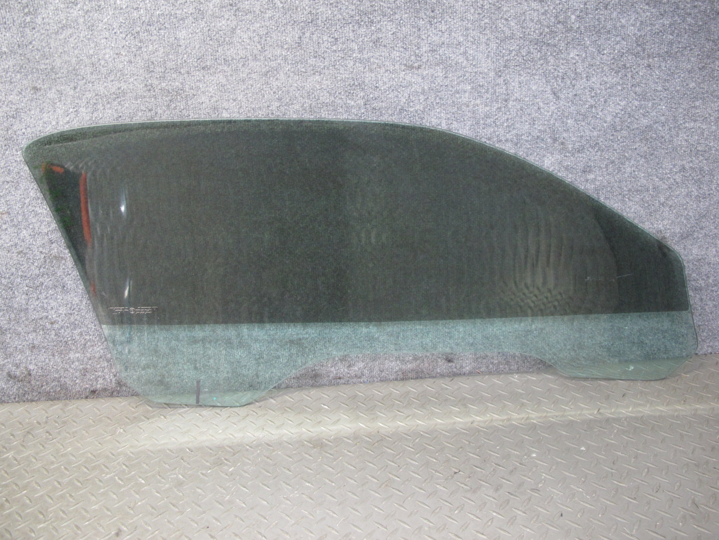 2004-2009 Cadillac XLR Left Driver Side Door Window Glass