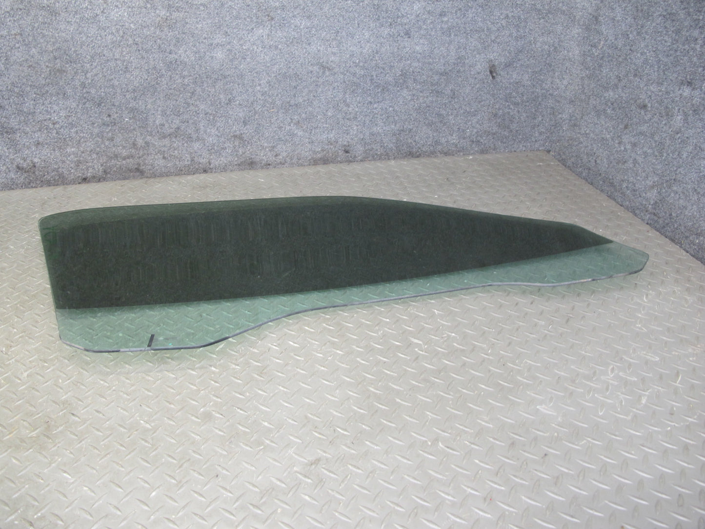 2004-2009 Cadillac XLR Left Driver Side Door Window Glass