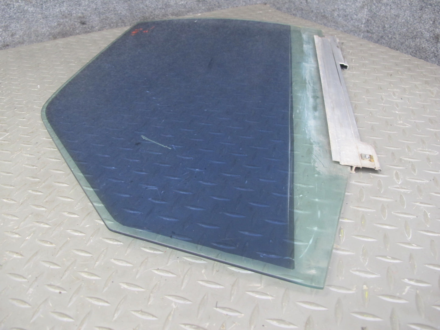 86-91 Mercedes W126 Sedan Front Left Driver Door Glass Window Tinted OEM