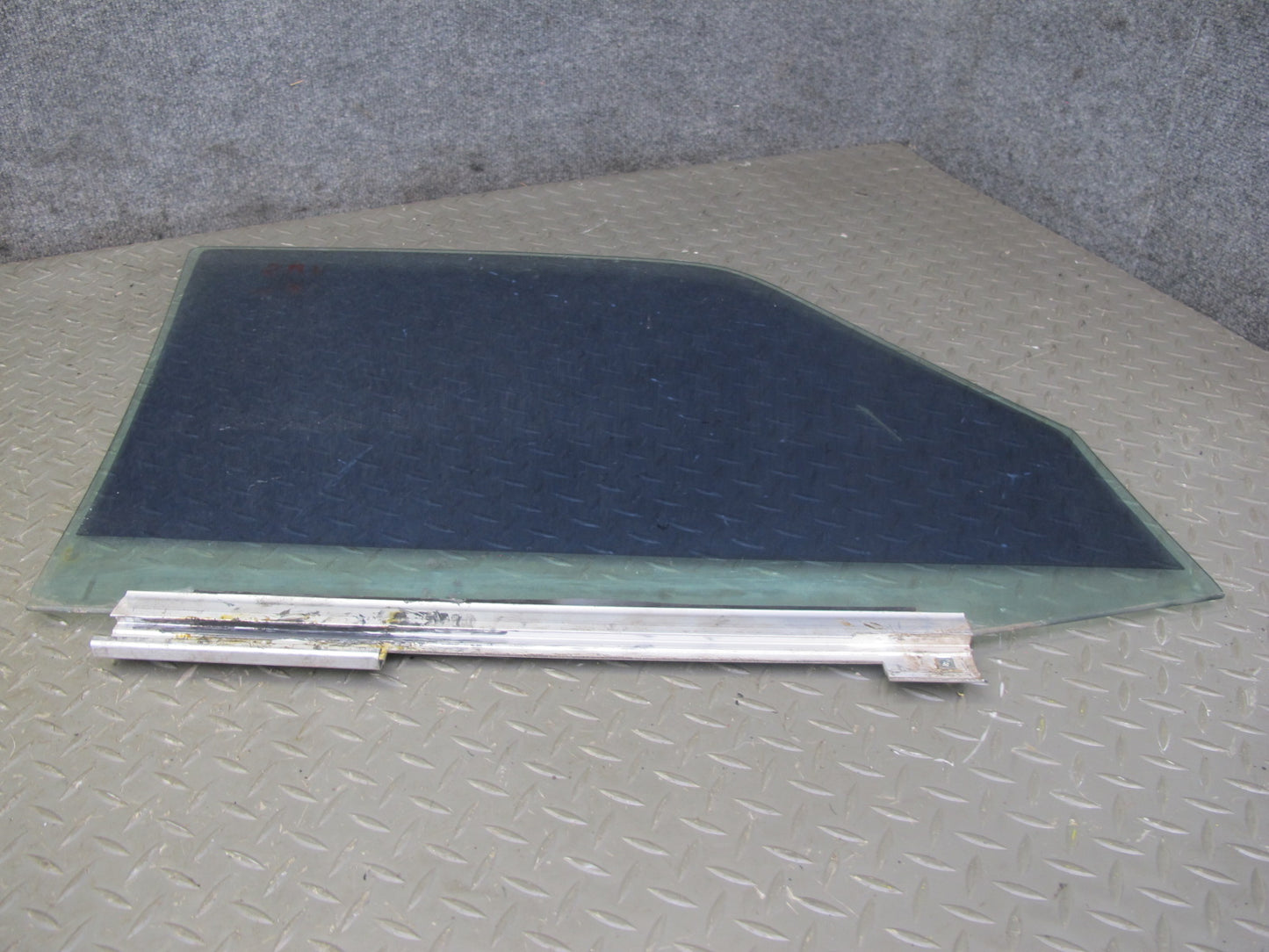 86-91 Mercedes W126 Sedan Front Left Driver Door Glass Window Tinted OEM