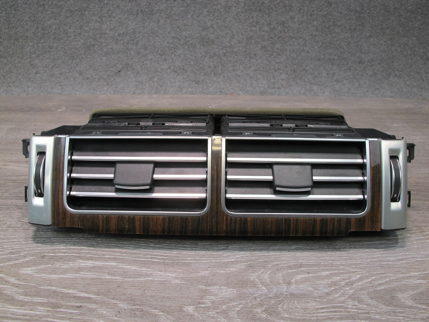 2013-2017 Land Range Rover L405 Dash Center A/C Air Vent Grille CK52-01820-A