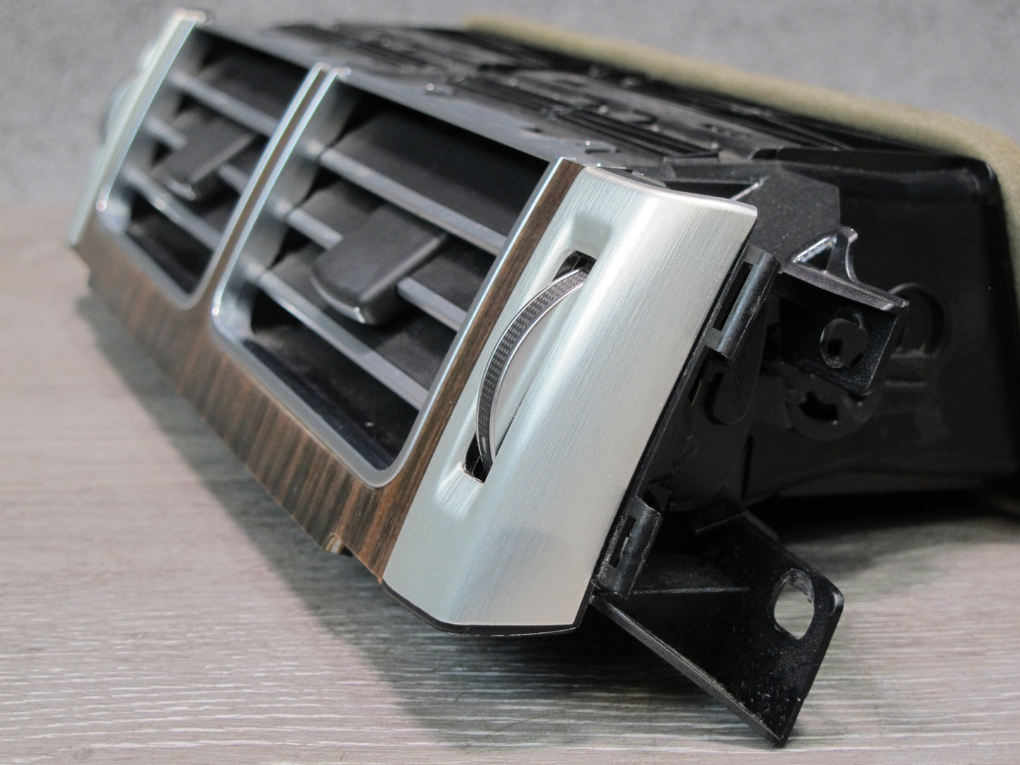 2013-2017 Land Range Rover L405 Dash Center A/C Air Vent Grille CK52-01820-A
