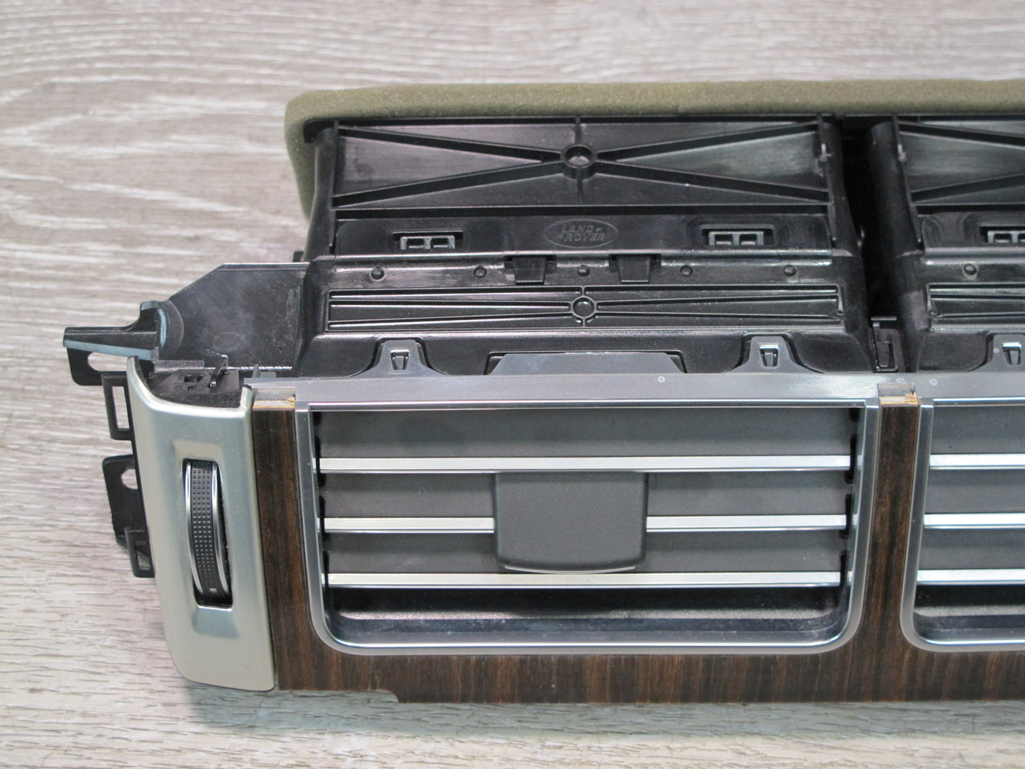 2013-2017 Land Range Rover L405 Dash Center A/C Air Vent Grille CK52-01820-A