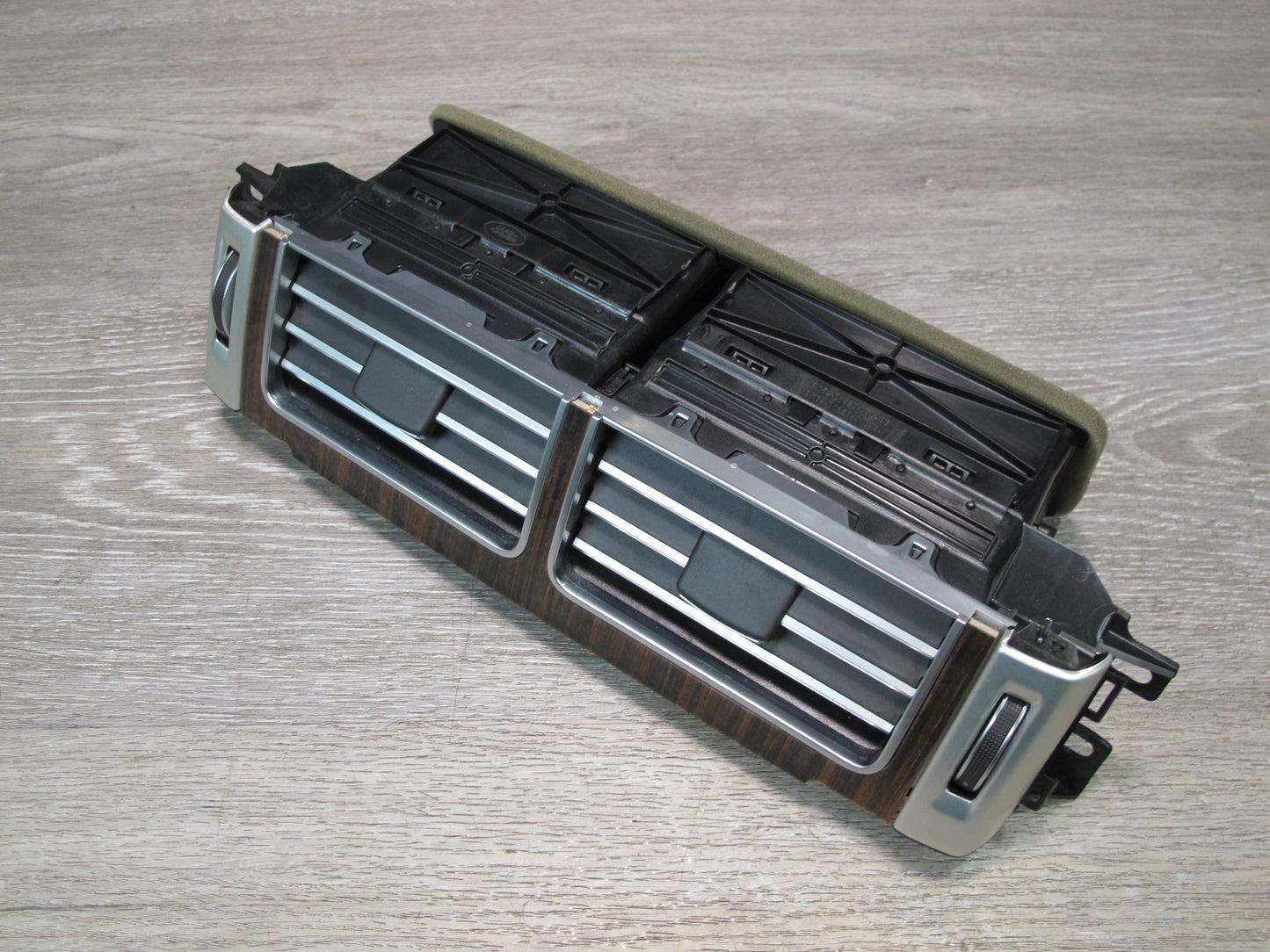 2013-2017 Land Range Rover L405 Dash Center A/C Air Vent Grille CK52-01820-A