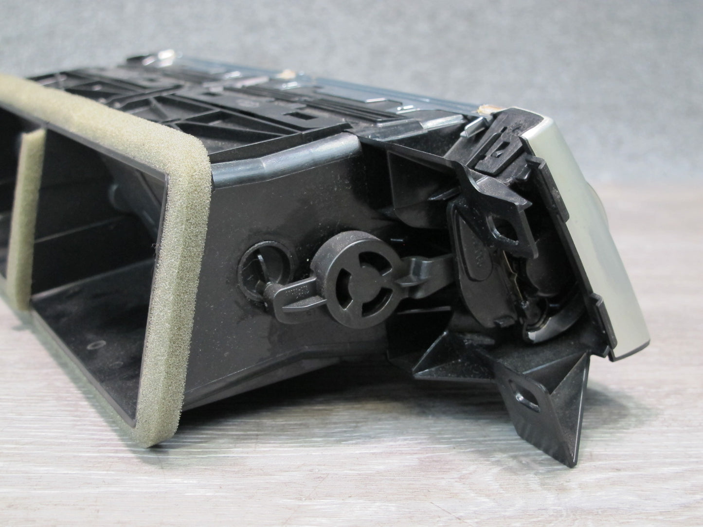 2013-2017 Land Range Rover L405 Dash Center A/C Air Vent Grille CK52-01820-A