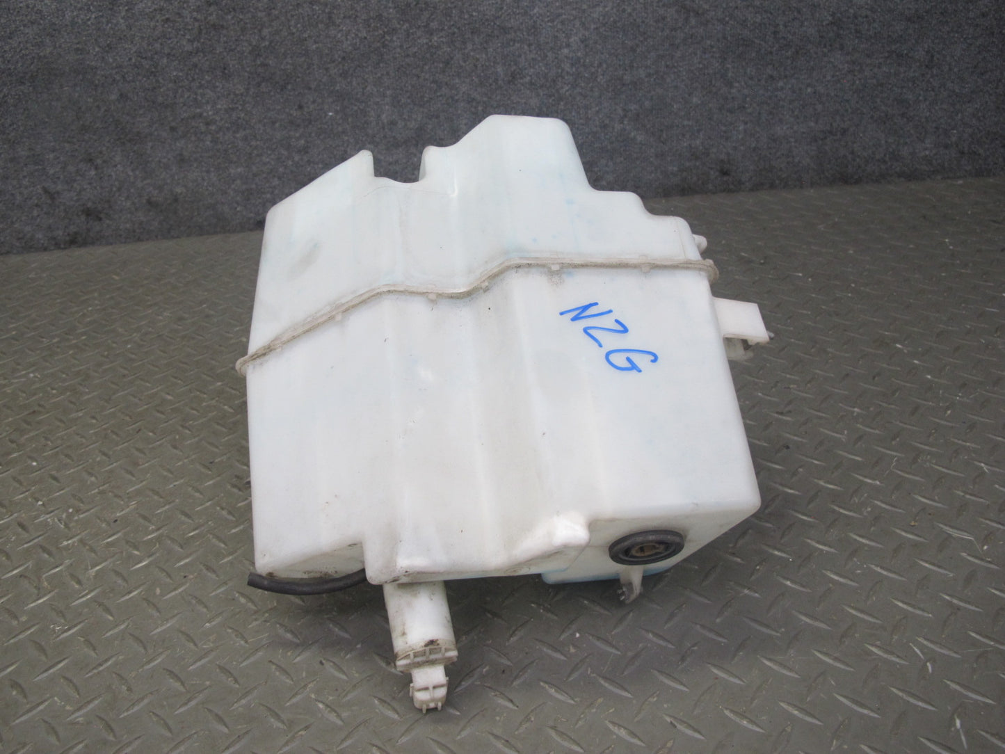 07-09 Nissan 350Z Z33 Conv Front Windshield Washer Reservoir w Neck & Pump OEM