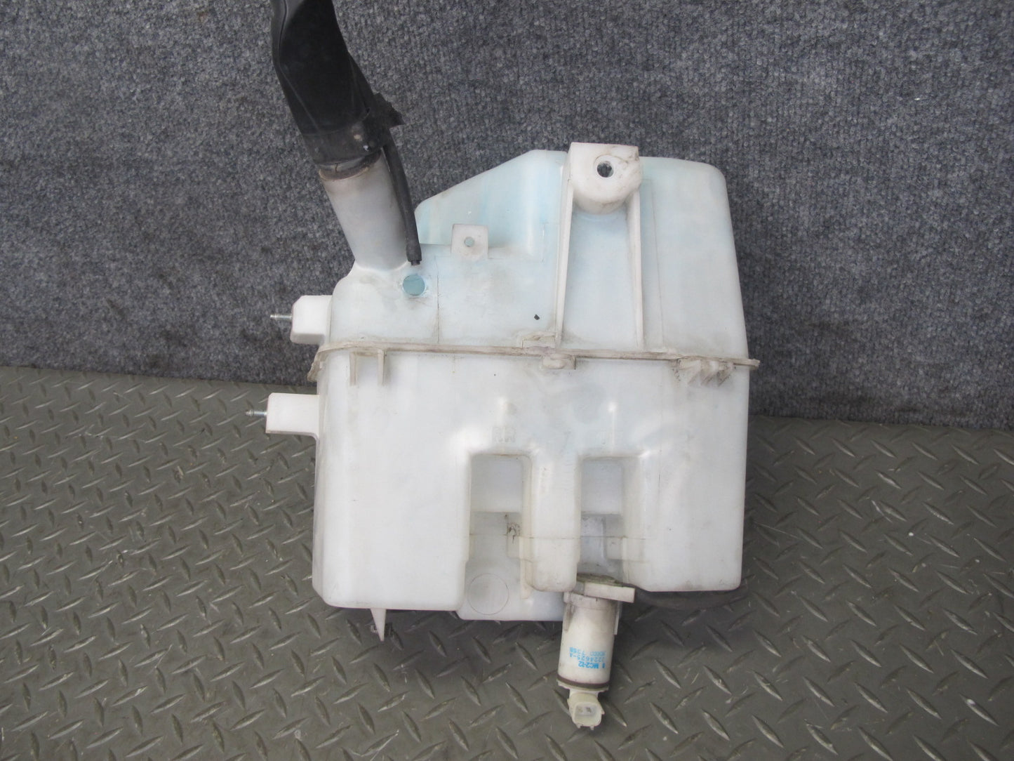 07-09 Nissan 350Z Z33 Conv Front Windshield Washer Reservoir w Neck & Pump OEM