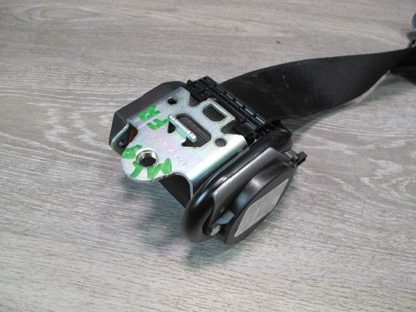 17-20 MASERATI LEVANTE M161 FRONT RIGHT PASSENGER SIDE SEATBELT RETRACTOR OEM