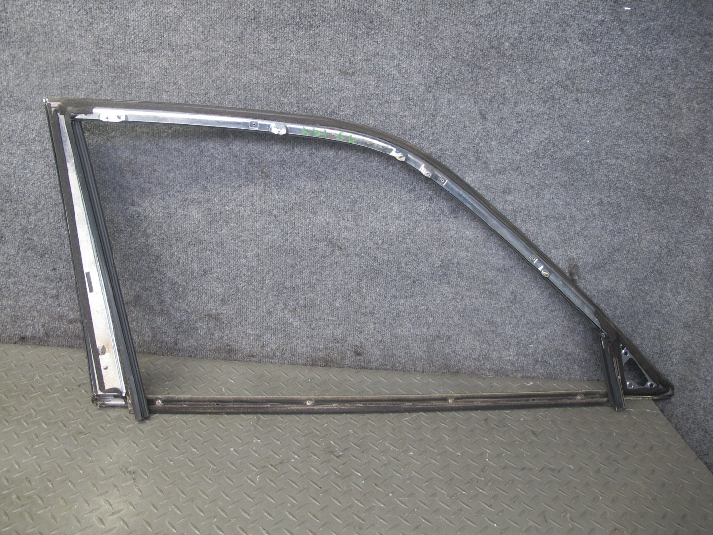 95-00 Lexus UCF20L LS400 Set of 2 Front Door Window Frame Trim Molding OEM