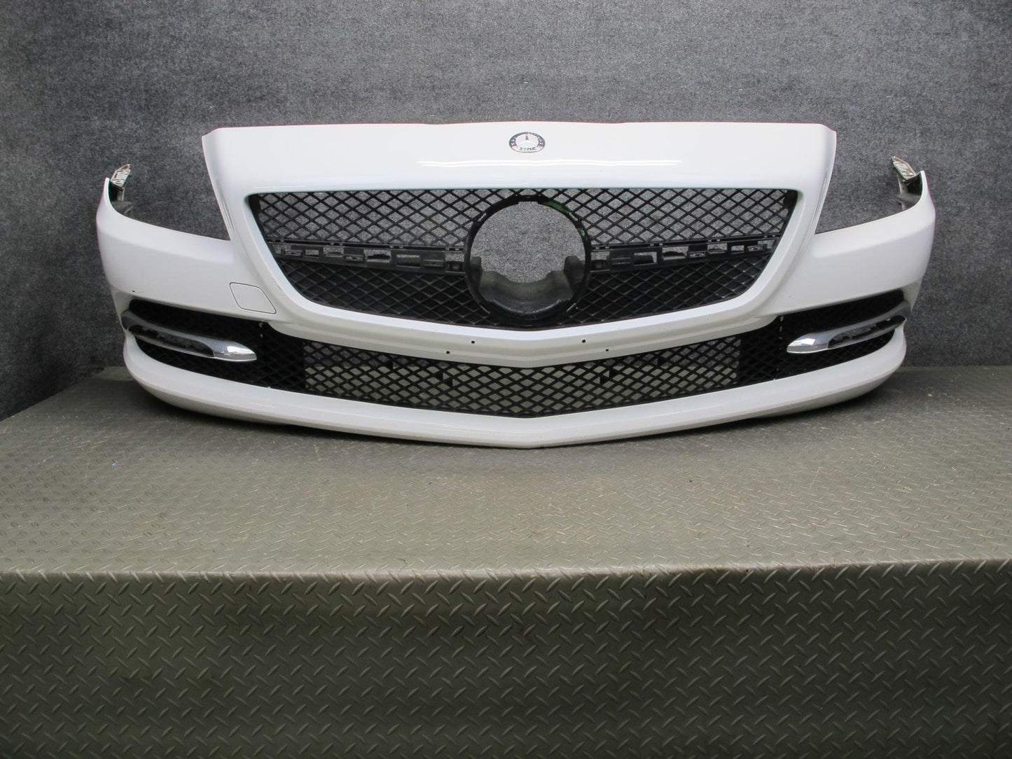 2012-2016 Mercedes R172 SLK Front Bumper Cover Panel Assembly White