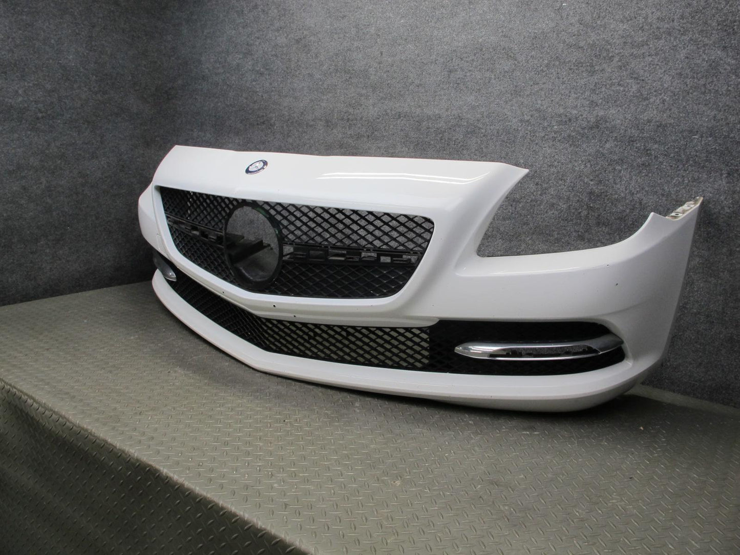 2012-2016 Mercedes R172 SLK Front Bumper Cover Panel Assembly White
