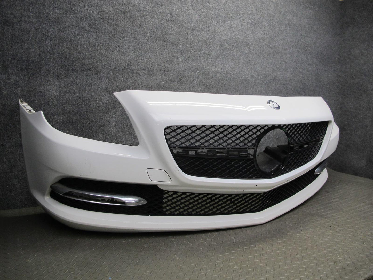 2012-2016 Mercedes R172 SLK Front Bumper Cover Panel Assembly White