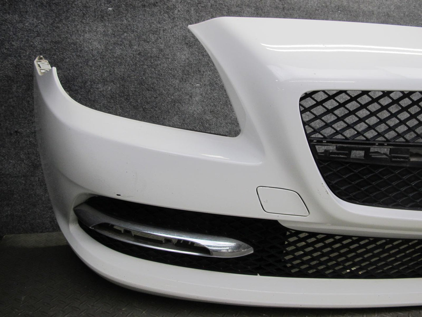 2012-2016 Mercedes R172 SLK Front Bumper Cover Panel Assembly White
