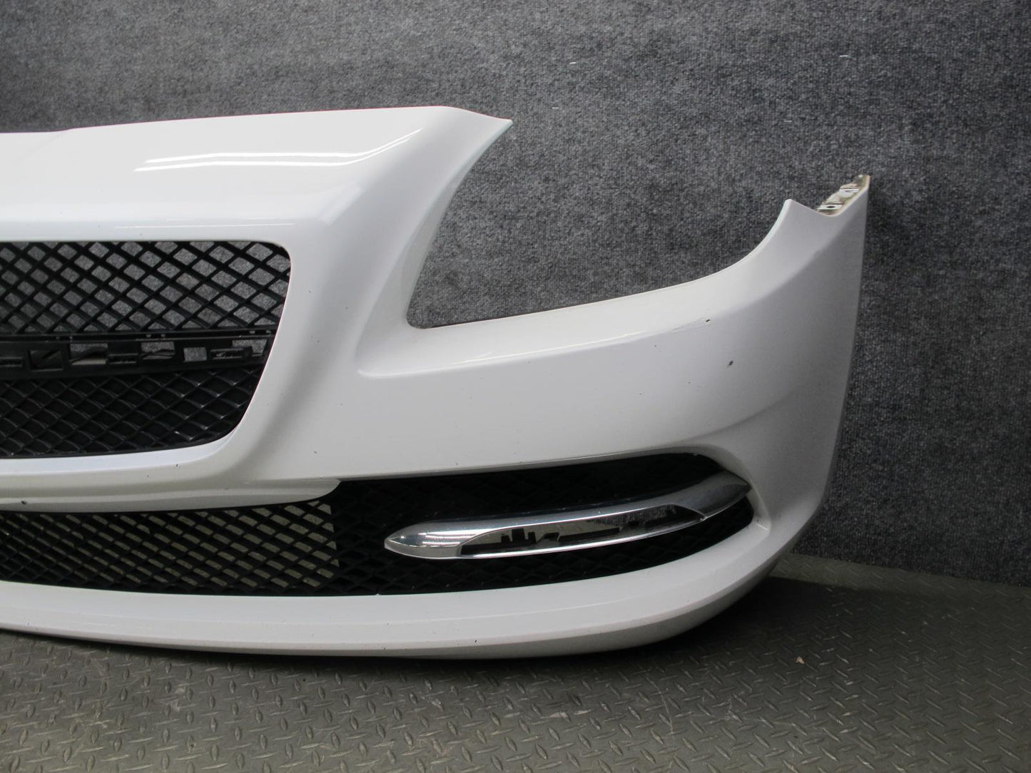 2012-2016 Mercedes R172 SLK Front Bumper Cover Panel Assembly White