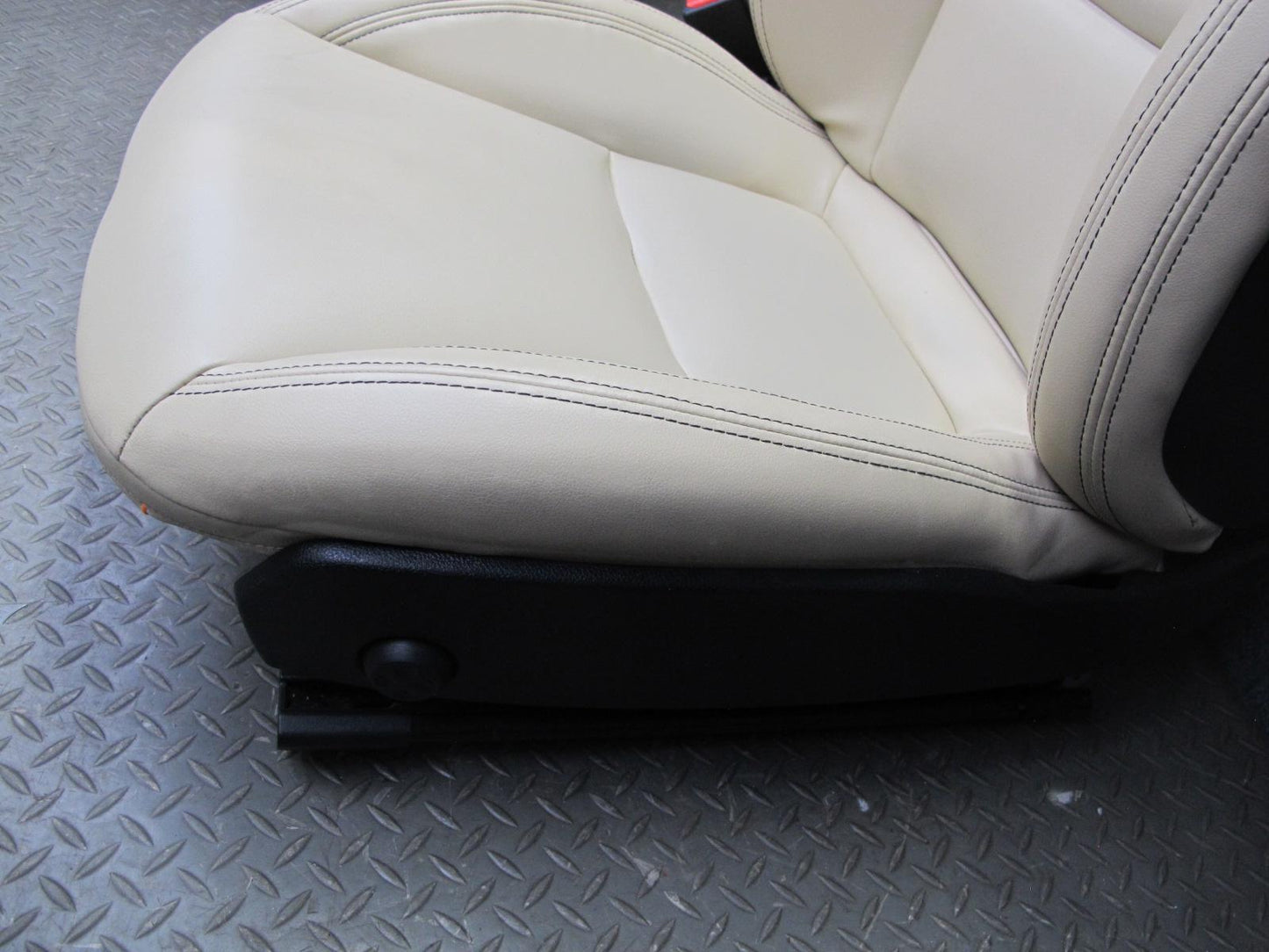 2012-2016 Mercedes R172 SLK Front Left & Right Side Leather Seat Beige Set of 2