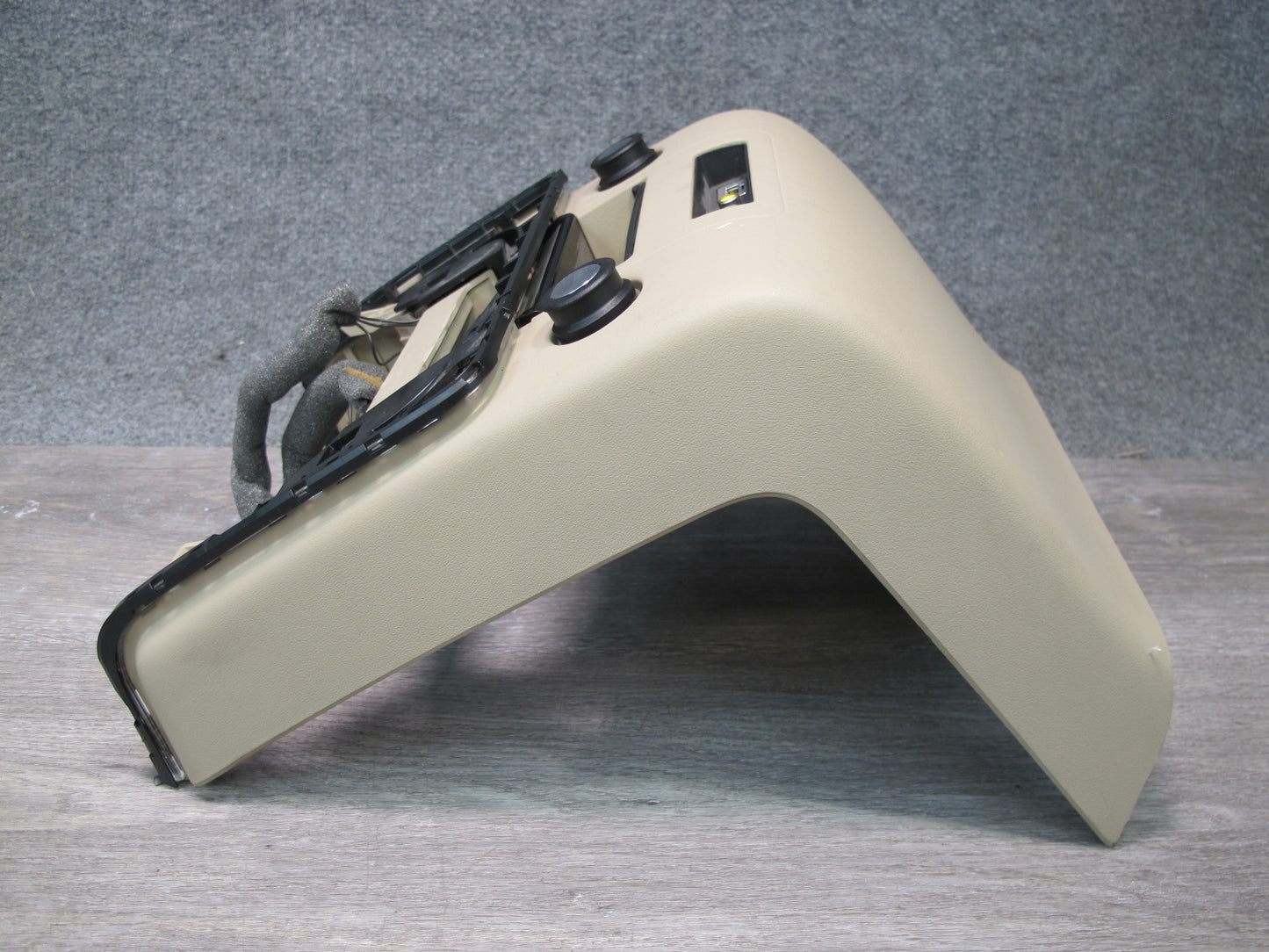 2013-2017 Range Rover L405 Rear Center Console Trim Panel w Multimedia Outlet