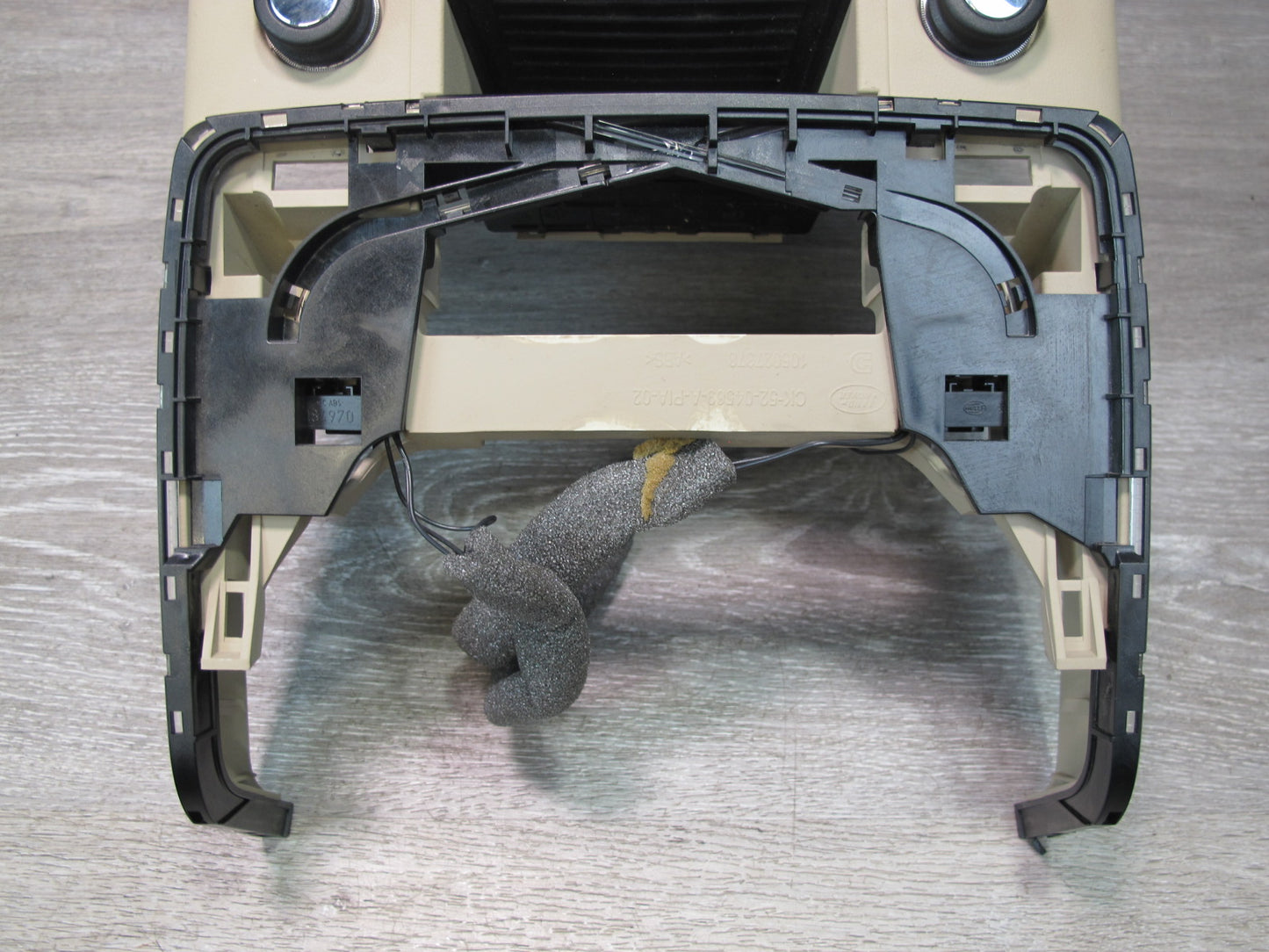 2013-2017 Range Rover L405 Rear Center Console Trim Panel w Multimedia Outlet