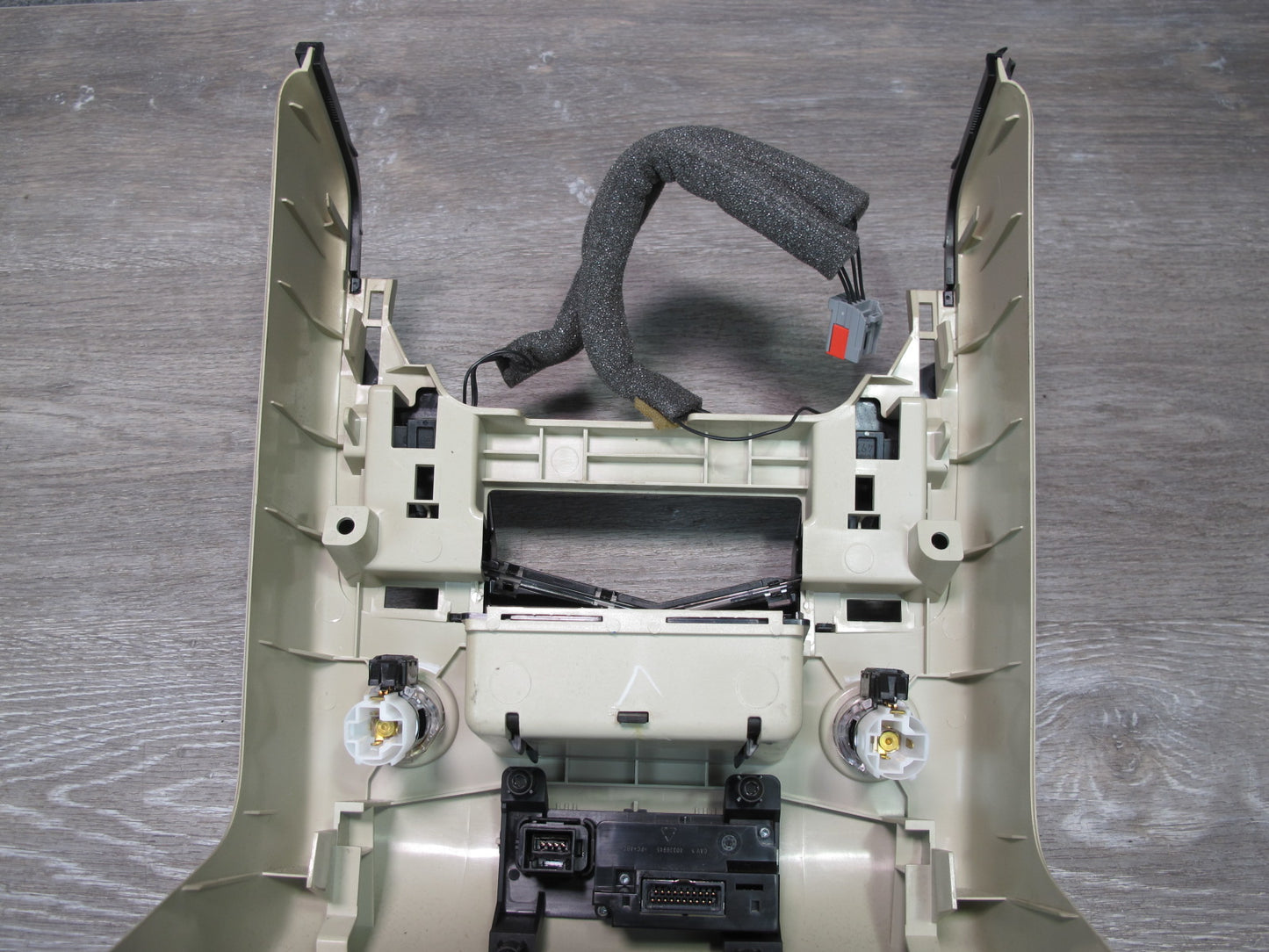 2013-2017 Range Rover L405 Rear Center Console Trim Panel w Multimedia Outlet