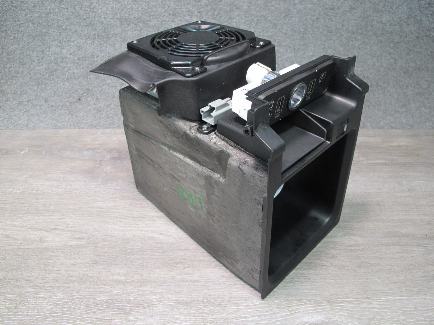 2013-2022 Land Range Rover L405 Center Console Fridge