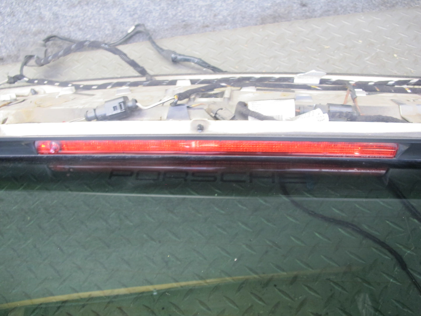 2003-2006 Porsche Cayenne 955 Rear Trunk Lid Hatch Tailgate Glass Window Panel