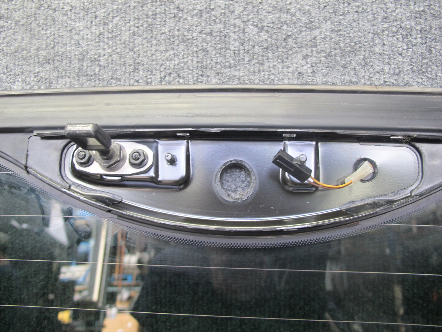 2003-2006 Porsche Cayenne 955 Rear Trunk Lid Hatch Tailgate Glass Window Panel