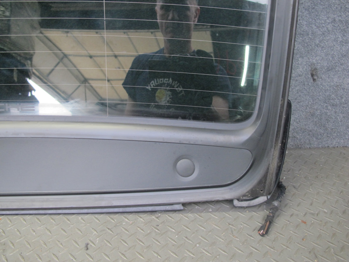 2003-2006 Porsche Cayenne 955 Rear Trunk Lid Hatch Tailgate Glass Window Panel