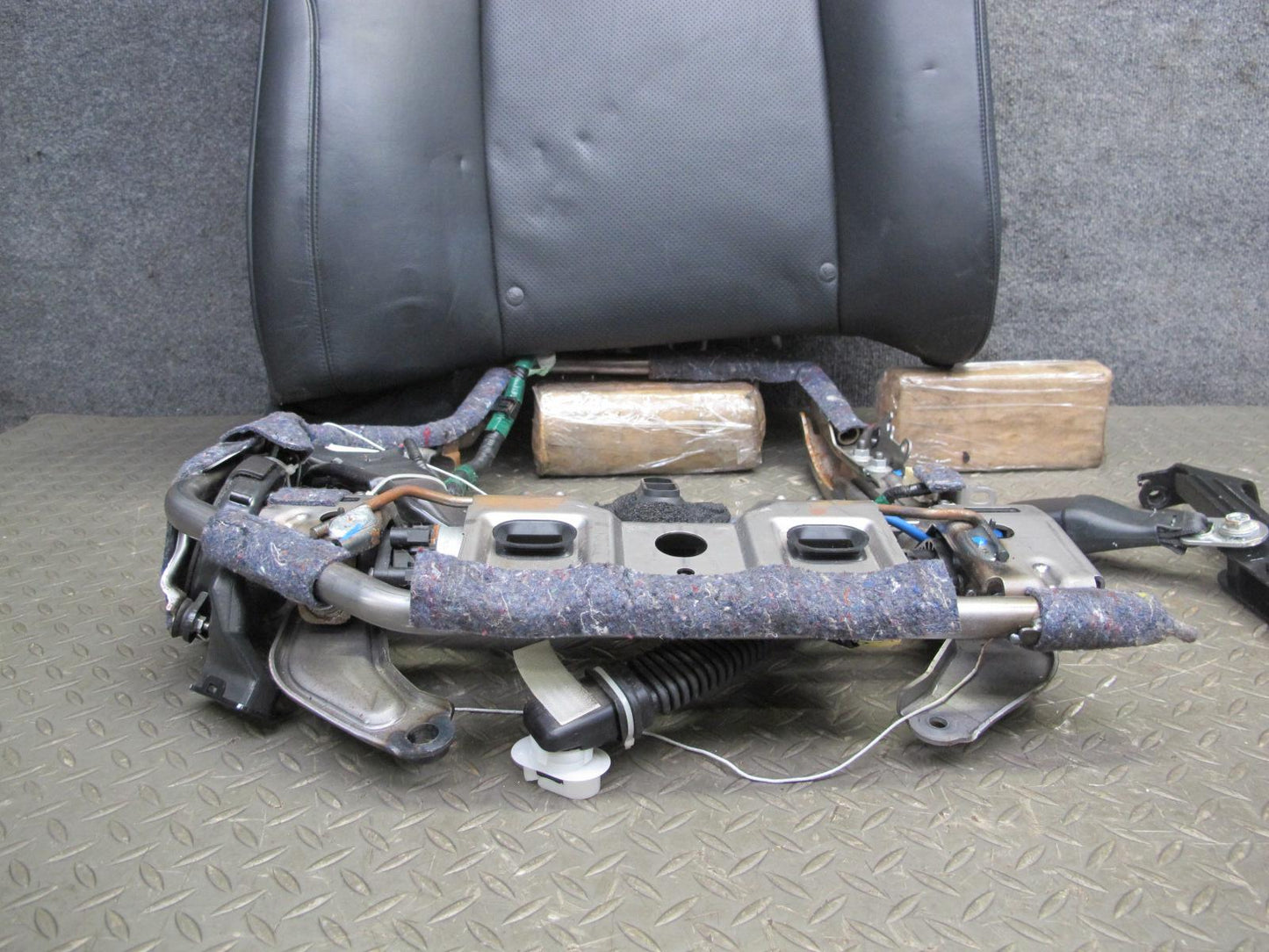 2008 Lexus LS600h Rear Right Leather Seat Upper Cushion Black w Adjust Frame OEM
