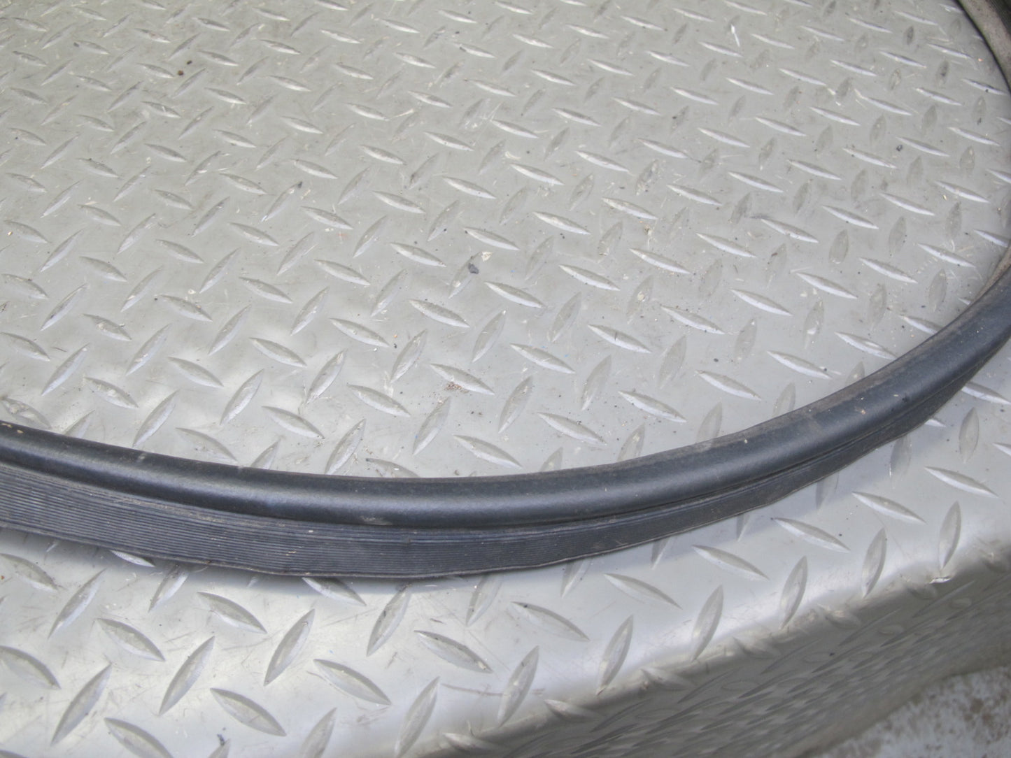 95-00 Lexus UCF20L LS400 Rear Trunk Rubber Weatherstrip Seal OEM