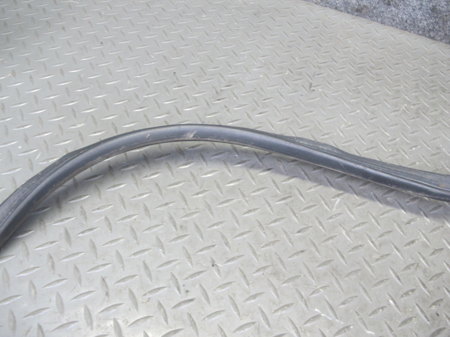 95-00 Lexus UCF20L LS400 Rear Trunk Rubber Weatherstrip Seal OEM