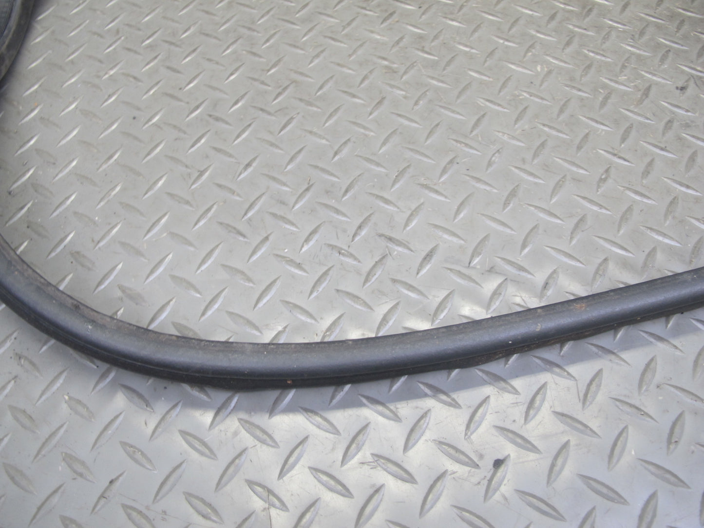 95-00 Lexus UCF20L LS400 Rear Trunk Rubber Weatherstrip Seal OEM