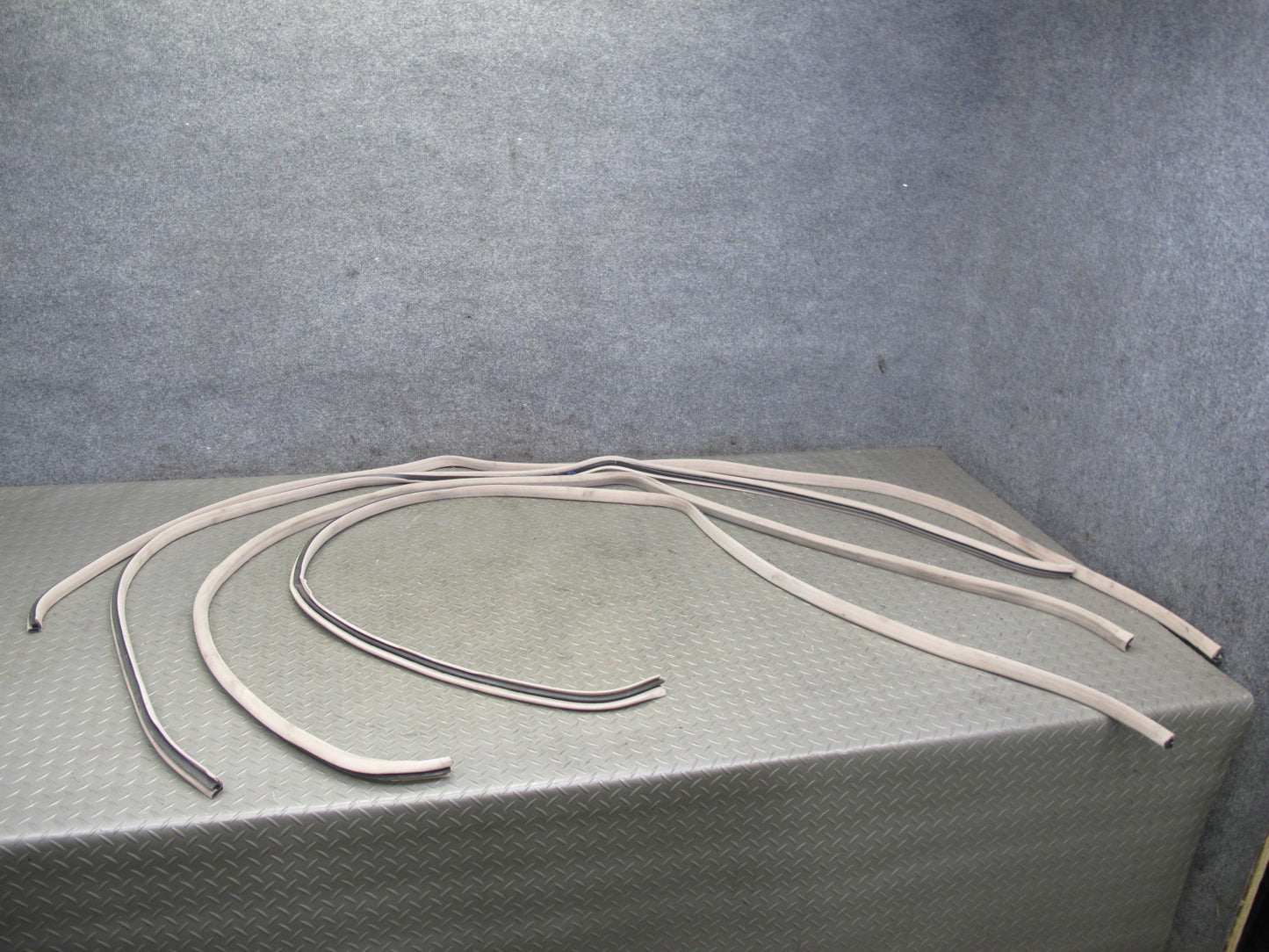 95-00 Lexus UCF20L LS400 Set of 4 Front & Rear Door Weatherstrip Seal Ivory OEM