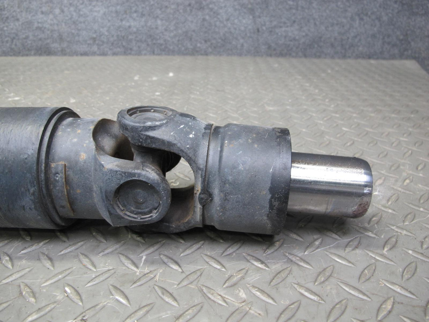 03-09 Nissan 350Z Z33 A/T Automatic Transmission Rear Driveshaft Drive Shaft OEM