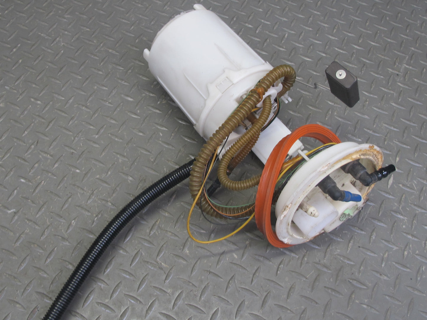 2008 VW R32 MK5 VR6 3.2L Fuel Pump Level Sensor Assembly w Hose 1K0919051AR OEM