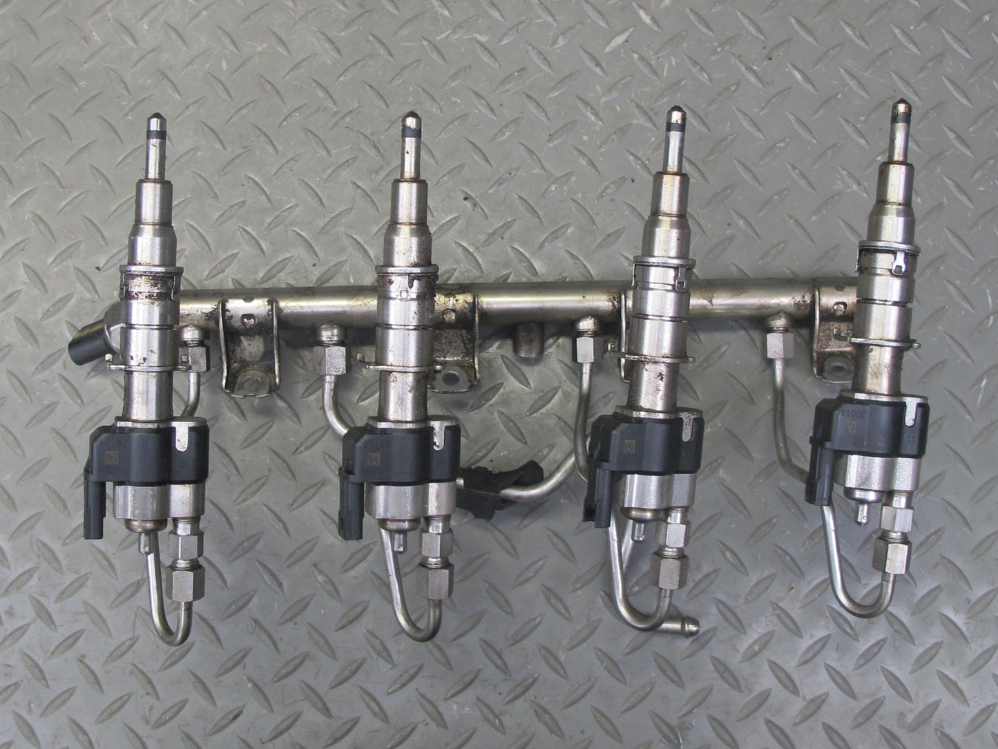 12-14 BMW F01 F10 F12 4.4L N63 Fuel Rail Injector Pipe Line Set Index 12 OEM
