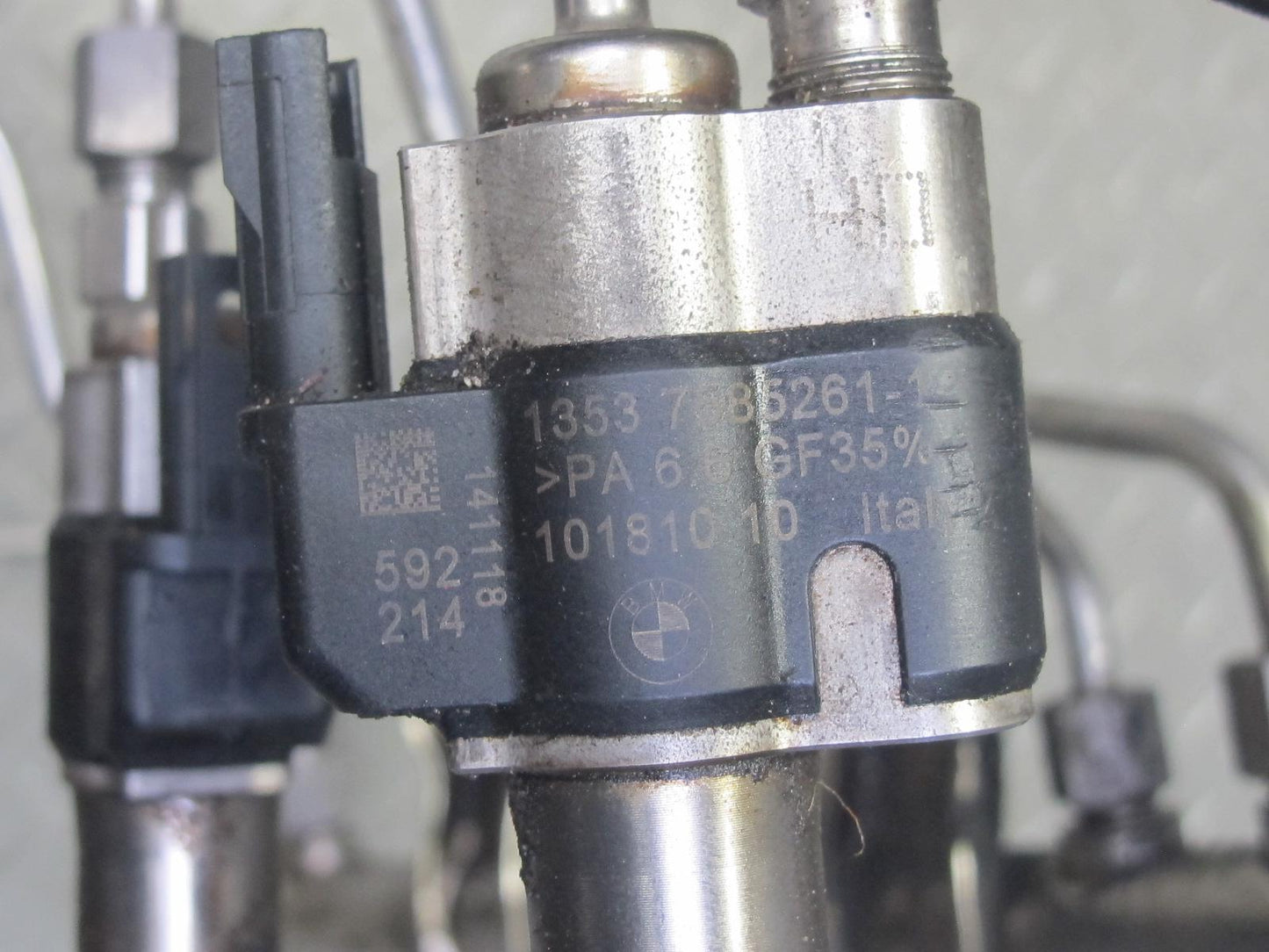 12-14 BMW F01 F10 F12 4.4L N63 Fuel Rail Injector Pipe Line Set Index 12 OEM