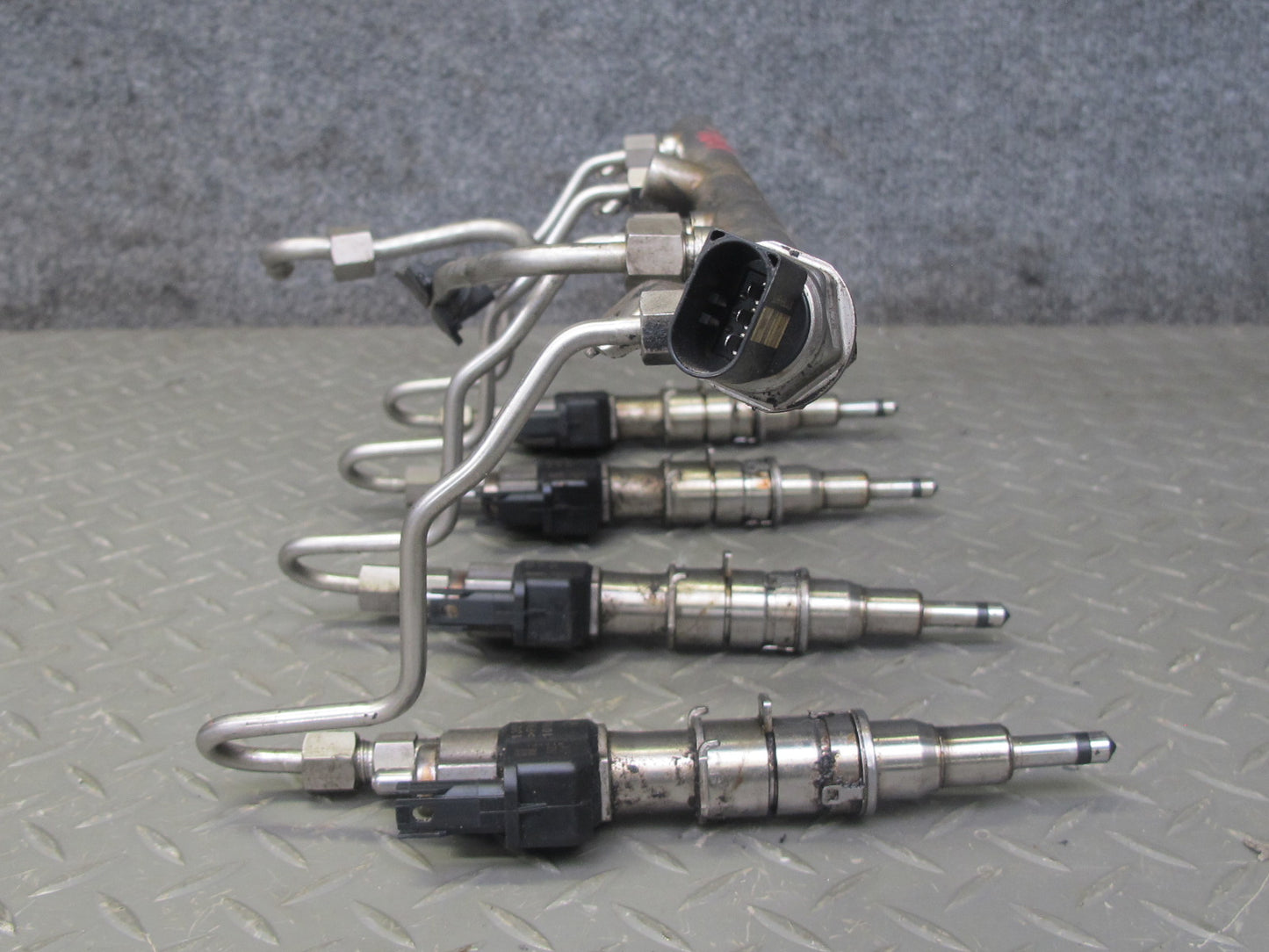 12-14 BMW F01 F10 F12 4.4L N63 Fuel Rail Injector Pipe Line Set Index 12 OEM