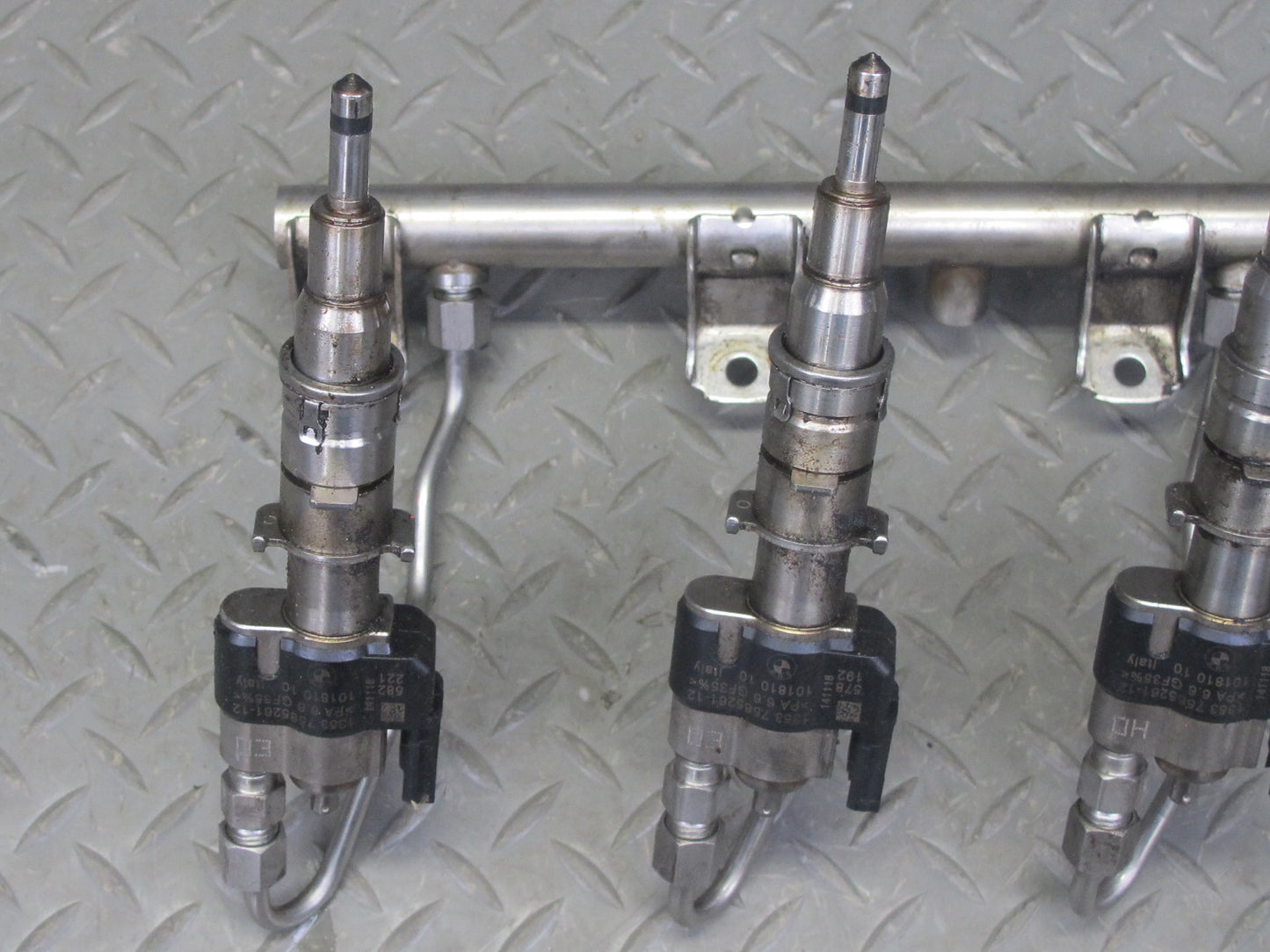 12-14 BMW F01 F10 F12 4.4L N63 Fuel Rail Injector Pipe Line Set Index 12 OEM