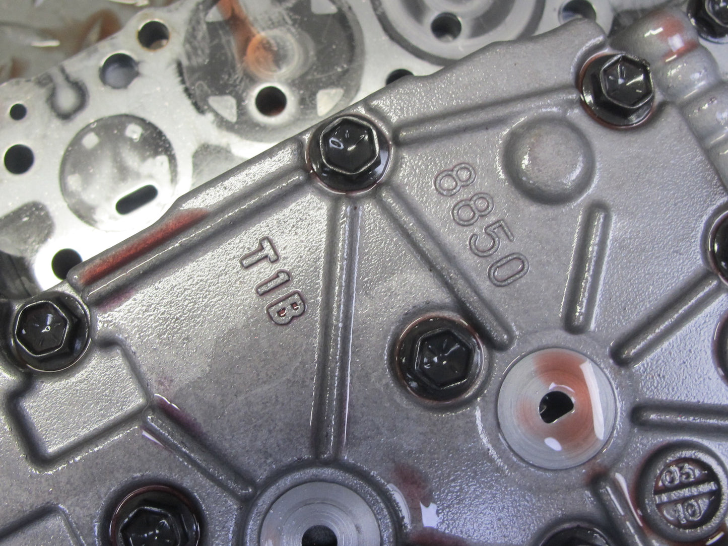2004-2005 Lexus UZJ100L LX470 A/T Automatic Transmission Valve Body Mechatronic