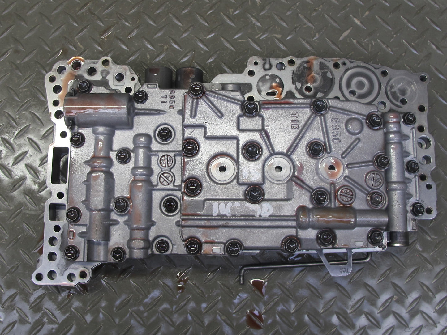 2004-2005 Lexus UZJ100L LX470 A/T Automatic Transmission Valve Body Mechatronic