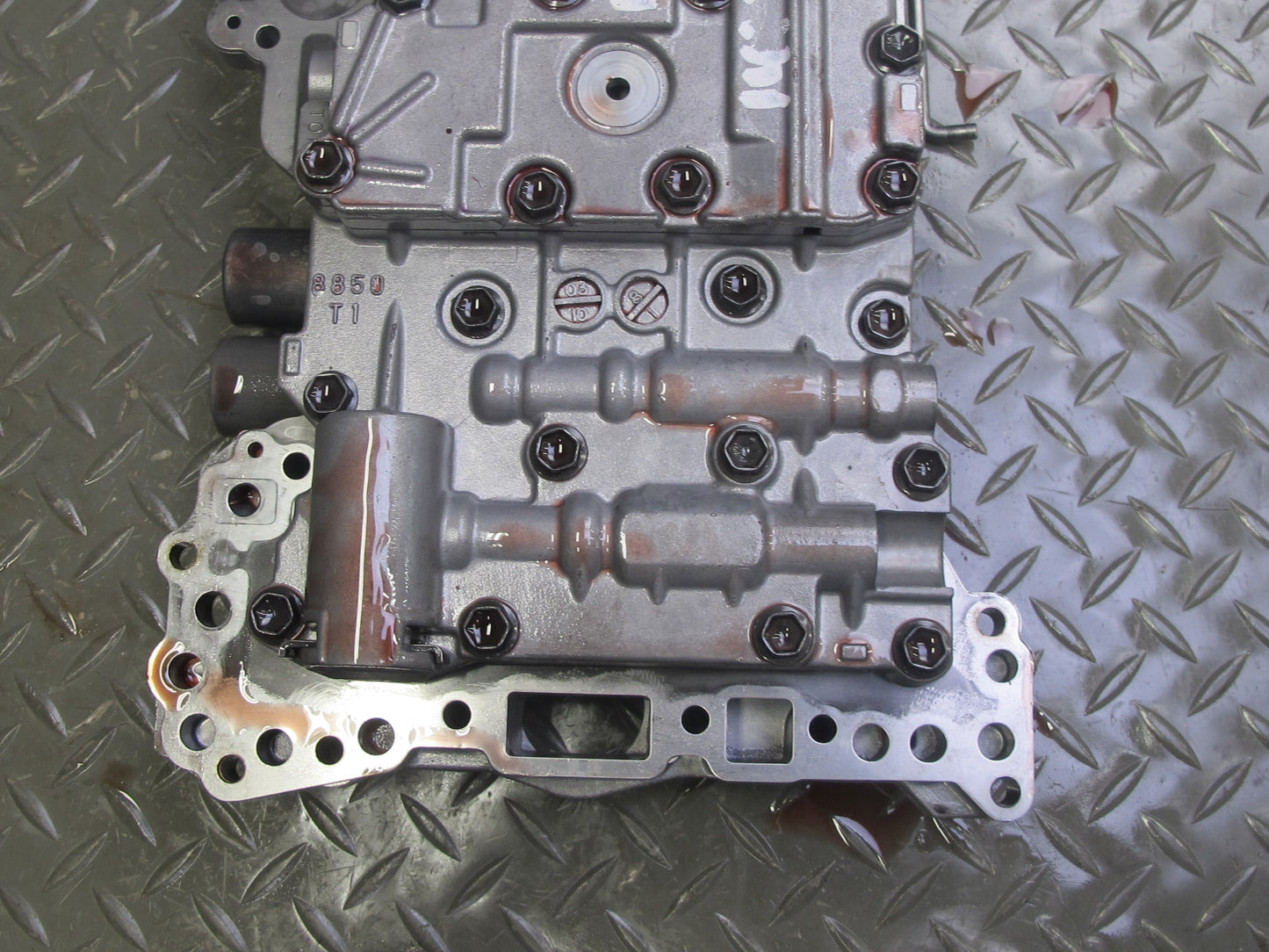 2004-2005 Lexus UZJ100L LX470 A/T Automatic Transmission Valve Body Mechatronic