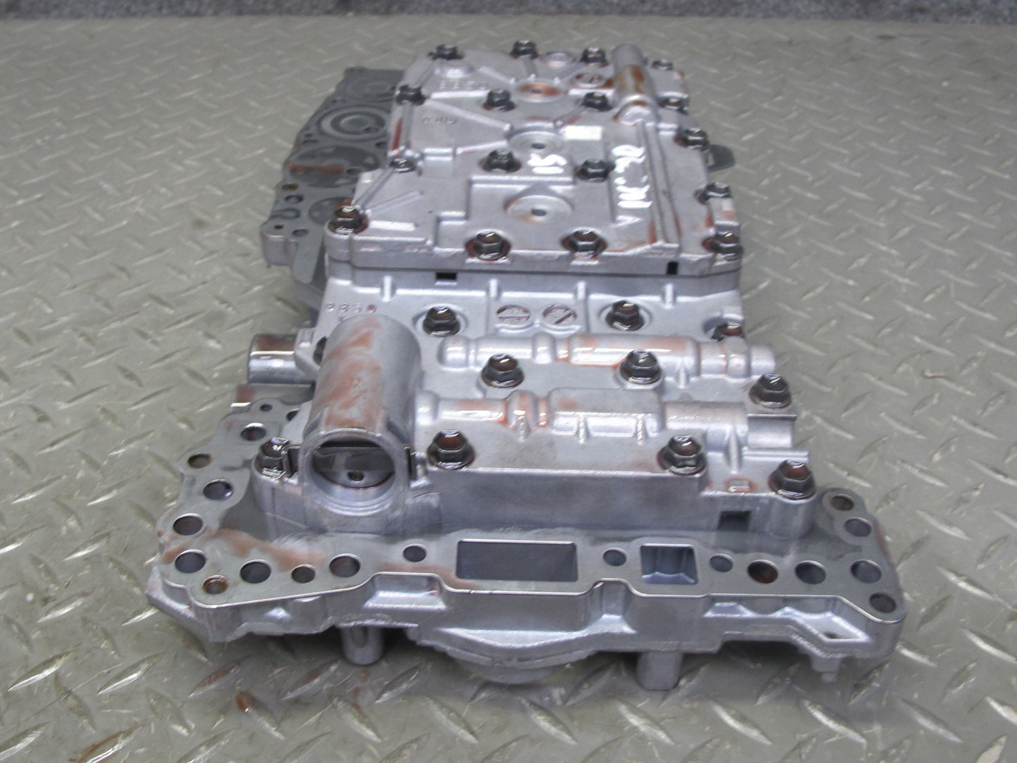 2004-2005 Lexus UZJ100L LX470 A/T Automatic Transmission Valve Body Mechatronic