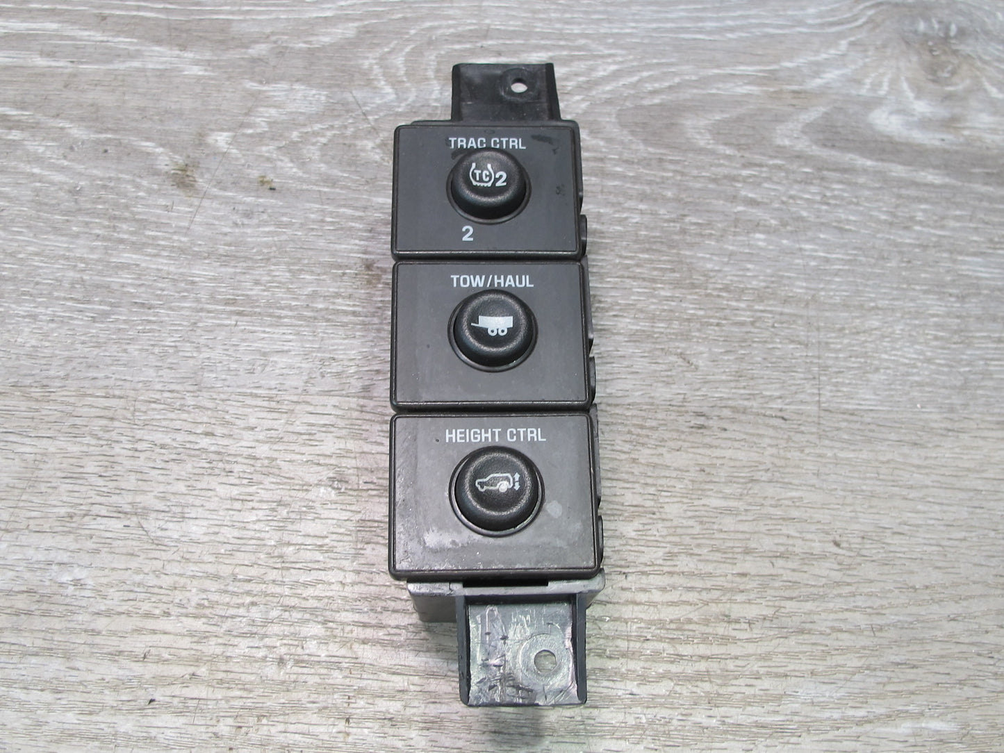 2003 -2007 Hummer H2 Dash Center Traction Control & TOW Haul Switch 15192440