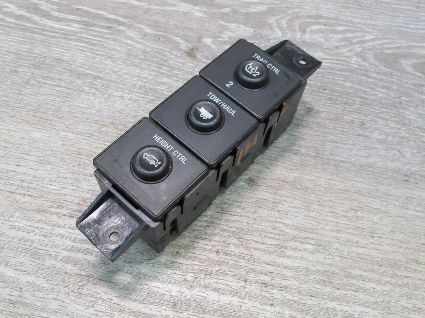 2003 -2007 Hummer H2 Dash Center Traction Control & TOW Haul Switch 15192440